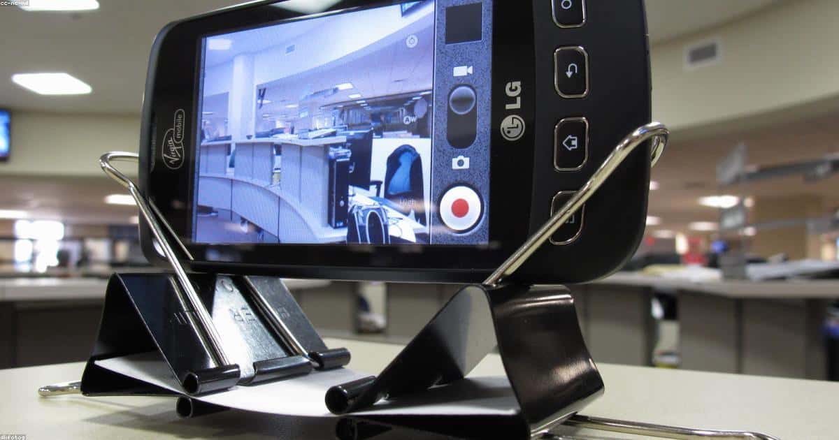 Search bar interface on a mobile screen